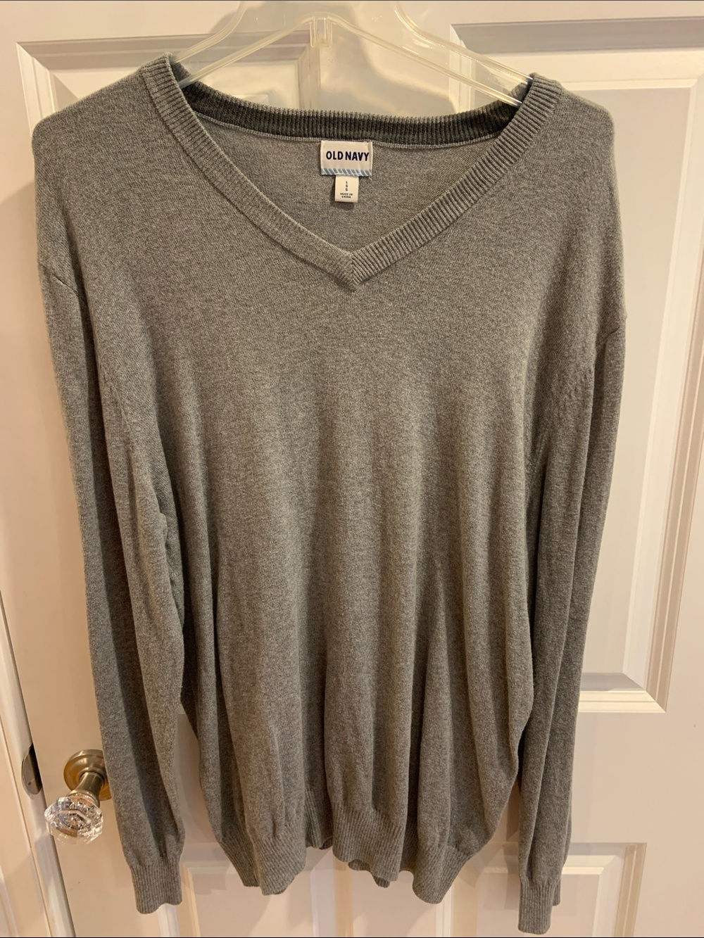 Old Navy Women's Light Gray V-Neck Sweater